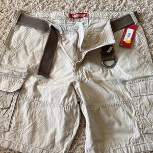 Lee Men's Beige Cargo Shorts with Brown Belt